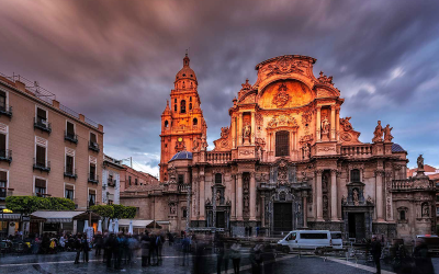 Ruta en Autocaravana por la Murcia Barroca: Iglesias y Palacios en tu Camper de Alquiler