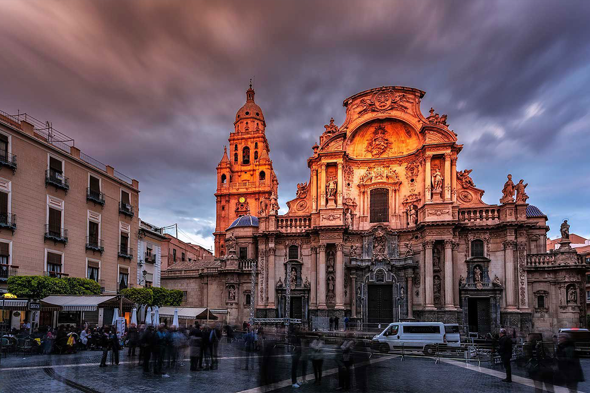 Ruta en Autocaravana por la Murcia Barroca: Iglesias y Palacios en tu Camper de Alquiler