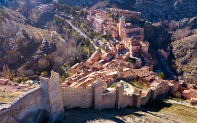 Ruta por la Sierra de Albarracín en Camper: pueblos medievales y paisajes rojizos en otoño