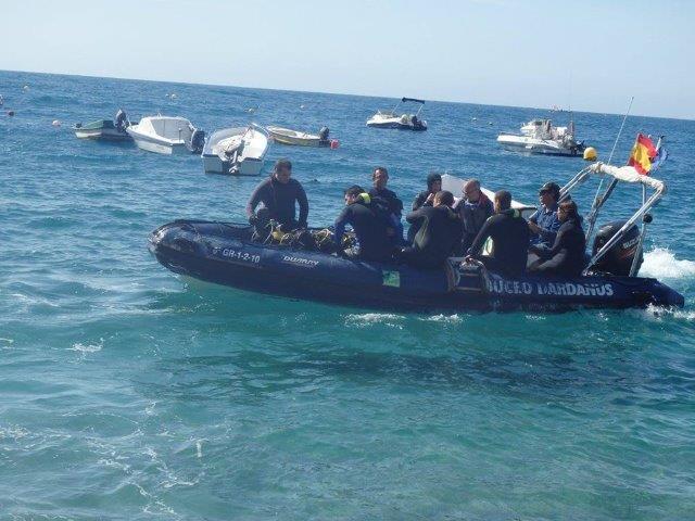 Barco de la escuela de Buceo Dardanus Barco de la escuela de Buceo Dardanus