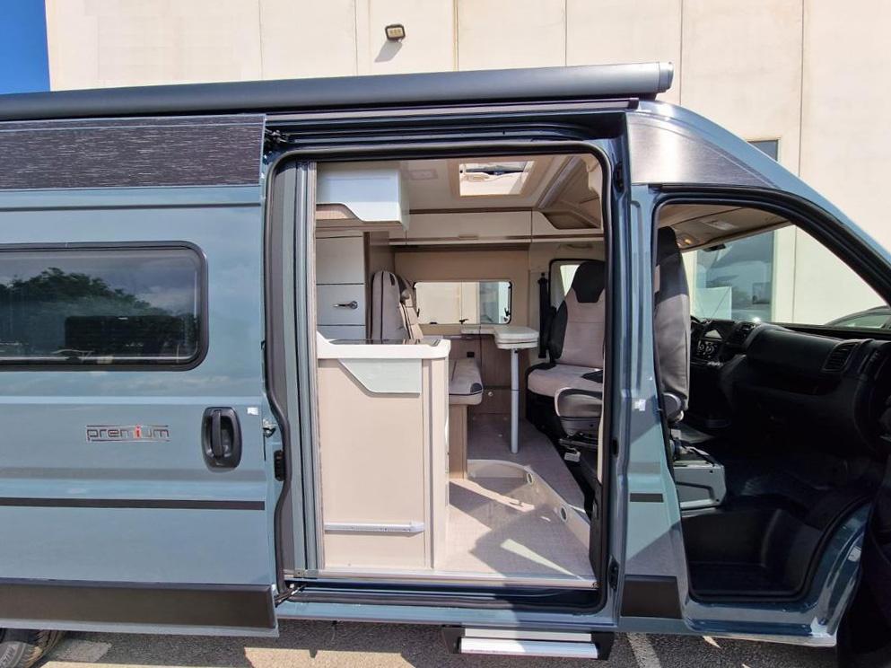 lateral porton exterior Challenger V114 Max Road