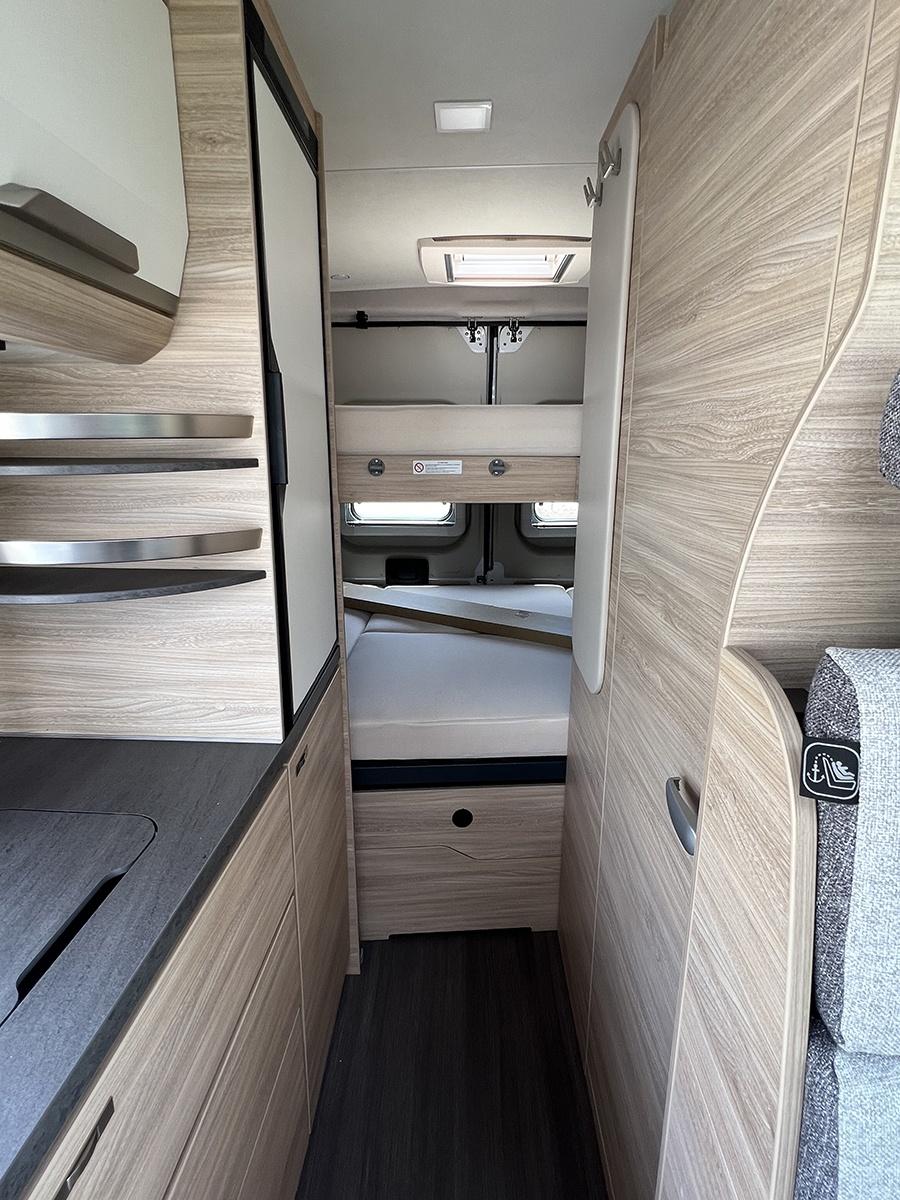 Interior pasillo camas Boxstar Street 600 Family