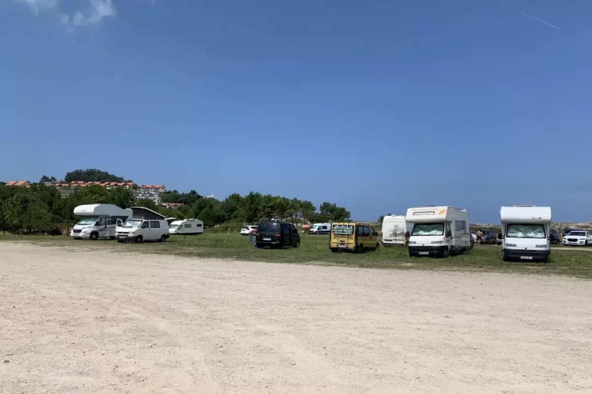 San Vicente de la Barquera y Piélagos abordan juntas el problema de la pernocta de autocaravanas en sus municipios