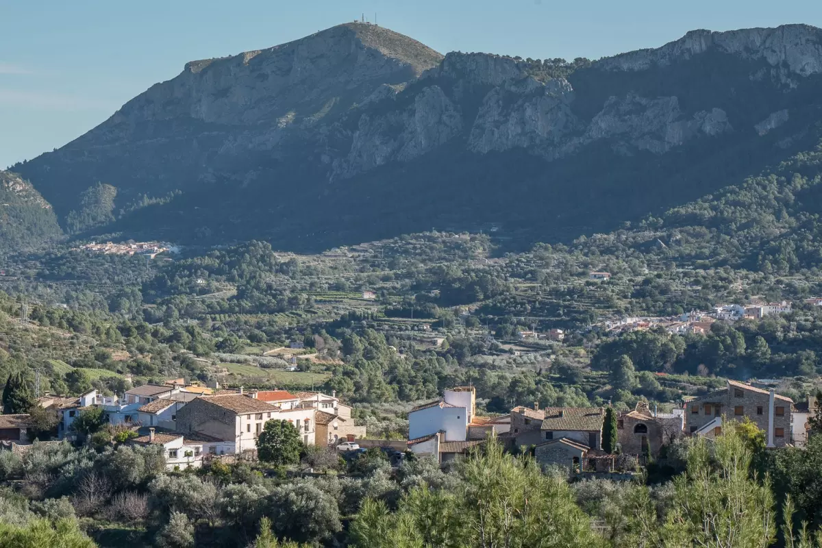 Un nuevo aparcamiento para autocaravanas, campers y caravanas en la Vall de Gallinera (Alicante): el Ayuntamiento invierte 75.000 euros