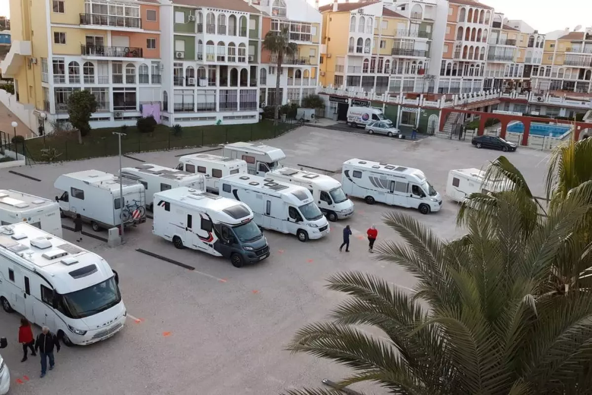 El Ayuntamiento de Torrevieja decreta el cierre de un área de autocaravanas en Mar Azul: los vecinos llevaban años protestando