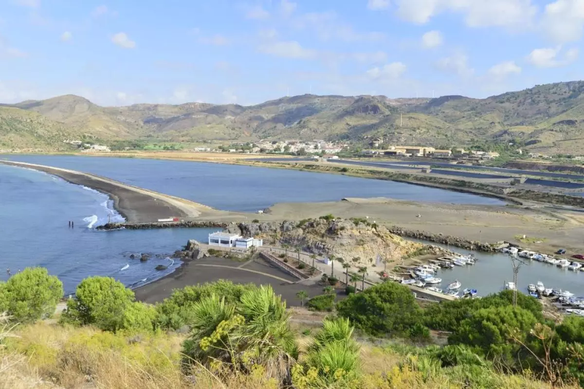 Algunas de las mejores playas de la Región de Murcia para visitar con tu autocaravana camper