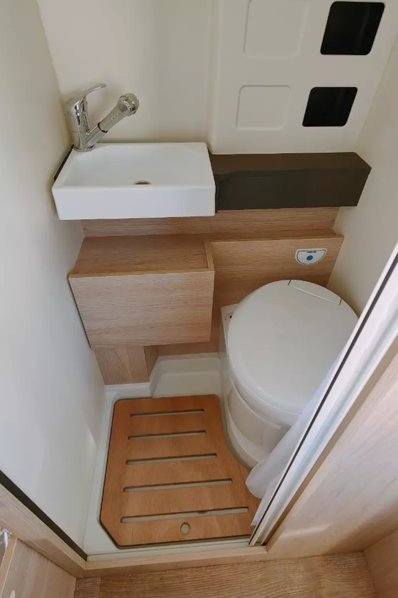 baño interior autocaravana camper